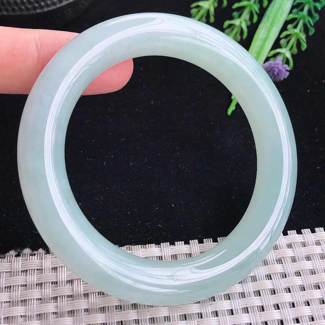 实拍A货翡翠54.8/11老坑冰纯起胶晴底天空蓝圆条手镯平安镯翡翠玉镯