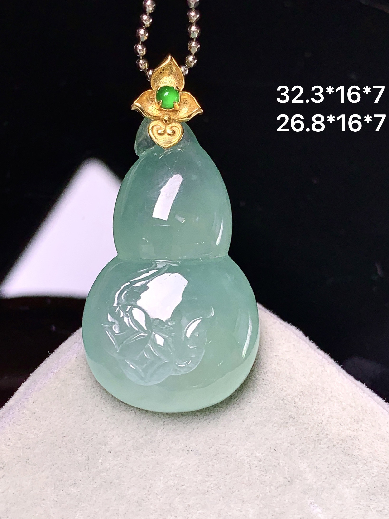 18k金镶嵌冰种晴绿葫芦吊坠 玉质细腻 色泽艳丽清新 整体尺寸32.3*16*7 m1