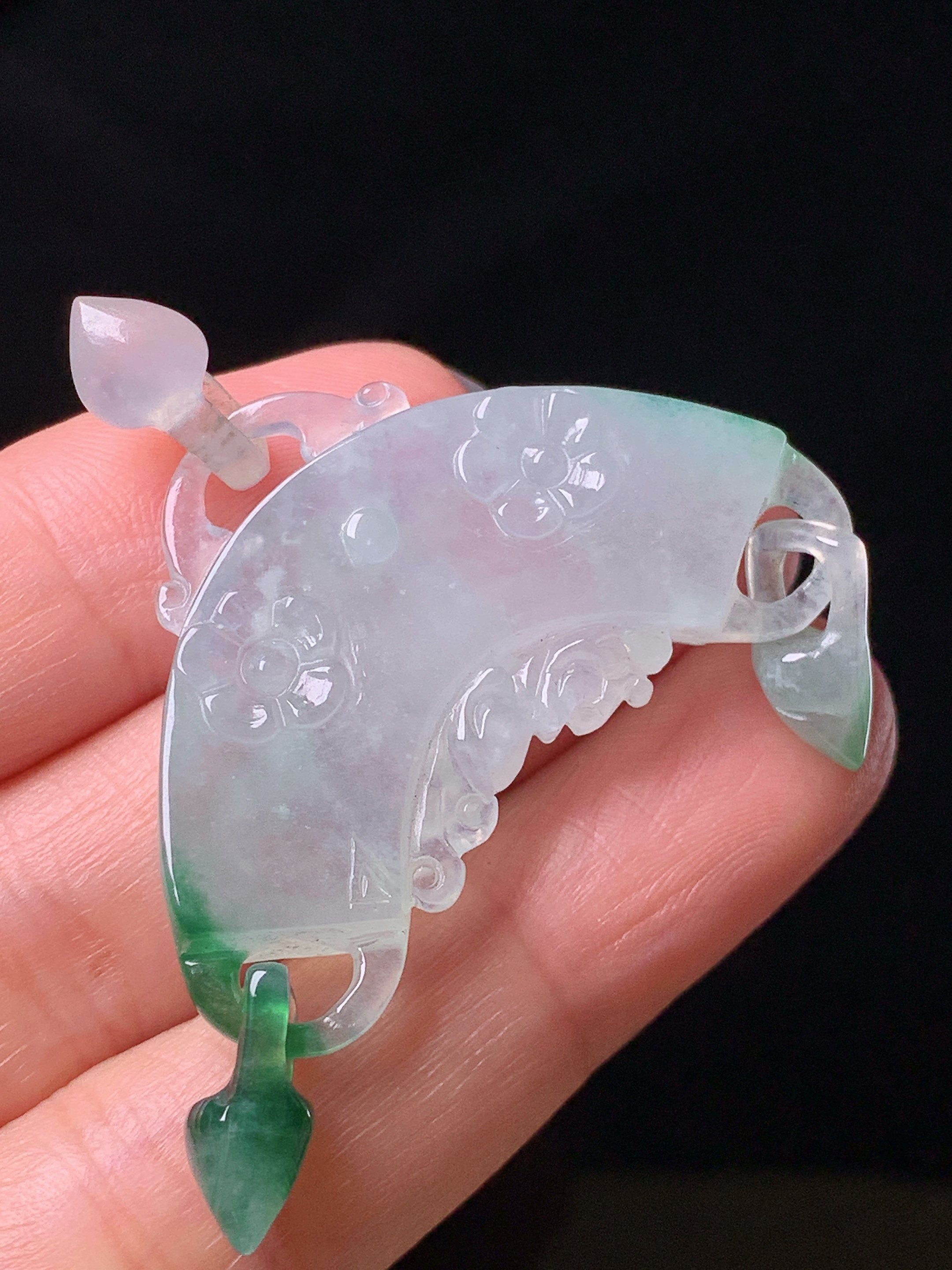 冰飘绿同心锁吊坠 玉质细腻 色泽艳丽清新 整体尺寸46*38.5*6 f4
