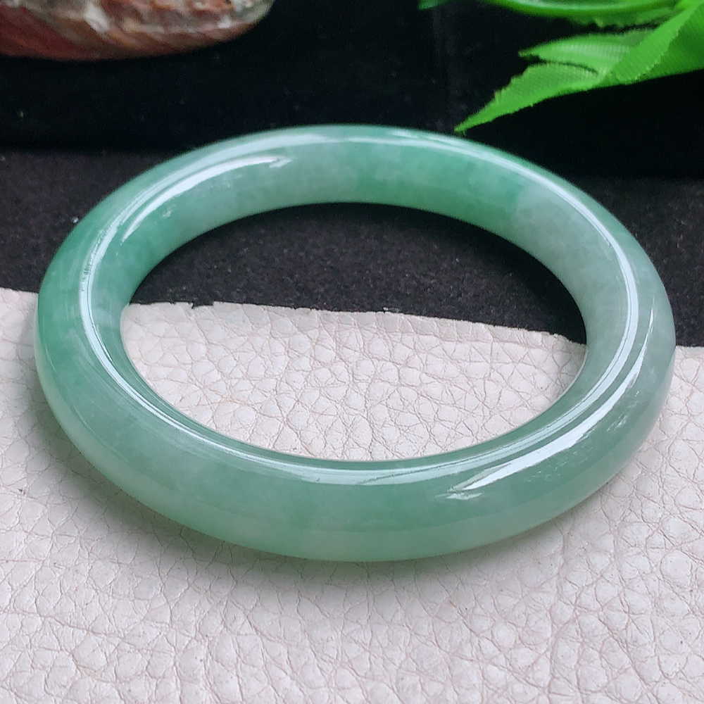 xh实拍57.5*10.5*10.7美人镯 缅甸翡翠a货玉手镯 冰飘绿圆条玉手环