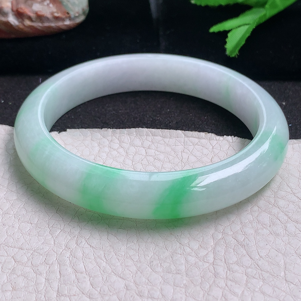 yh大圈口62*12*9白底青镯 缅甸翡翠a货玉手镯 飘阳绿正圈玉手环