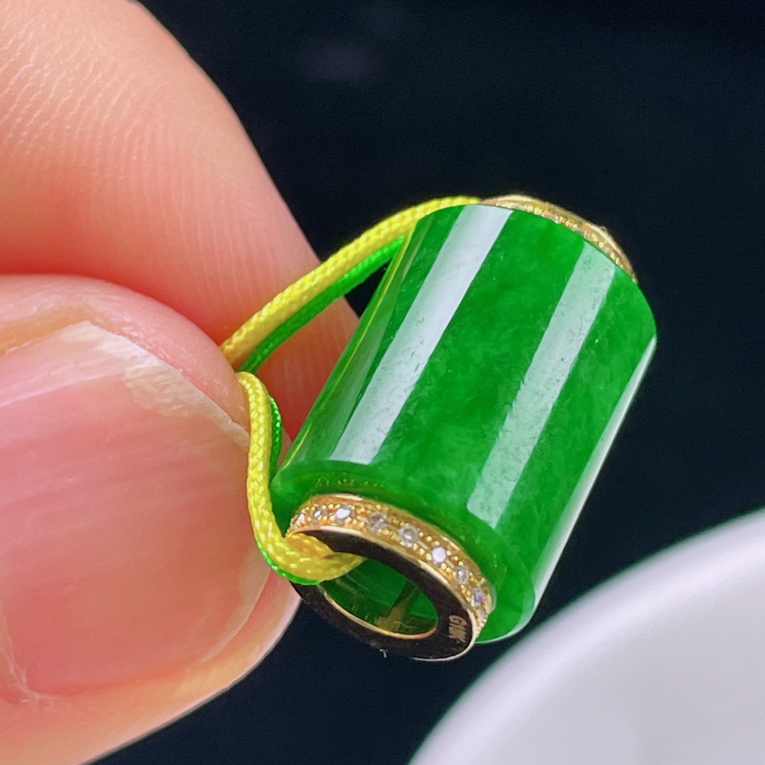 ️辣绿路路通，老种起光，细底通透，尺寸：17/10.7mm0617