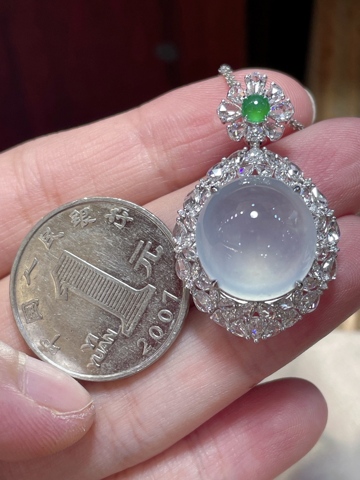 ️ 高端货    精品翡翠高冰蛋面吊坠，无裂， ️料子饱满水润，种水18k金镶嵌，款式时尚，15.
