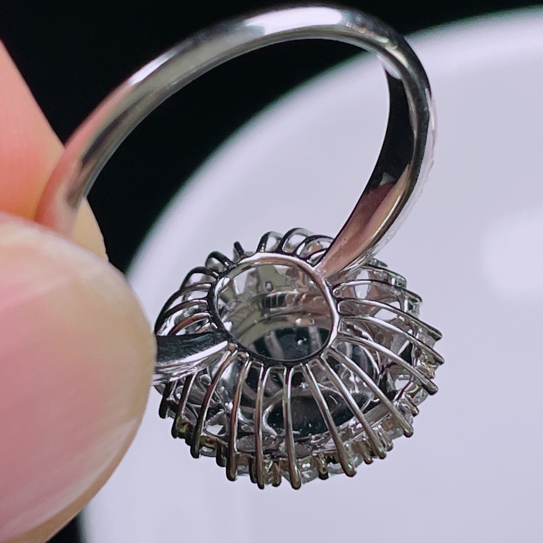 ️辣绿戒指，老种起光，细底通透，尺寸：裸石12.5/10.5/4mm0617