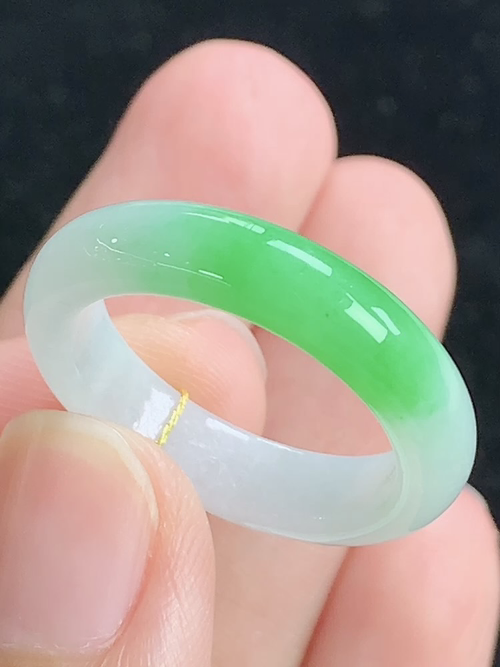 飘绿戒指，无裂，内径尺寸19.2-5.1-3.2mm，20号手寸，L17lsk
