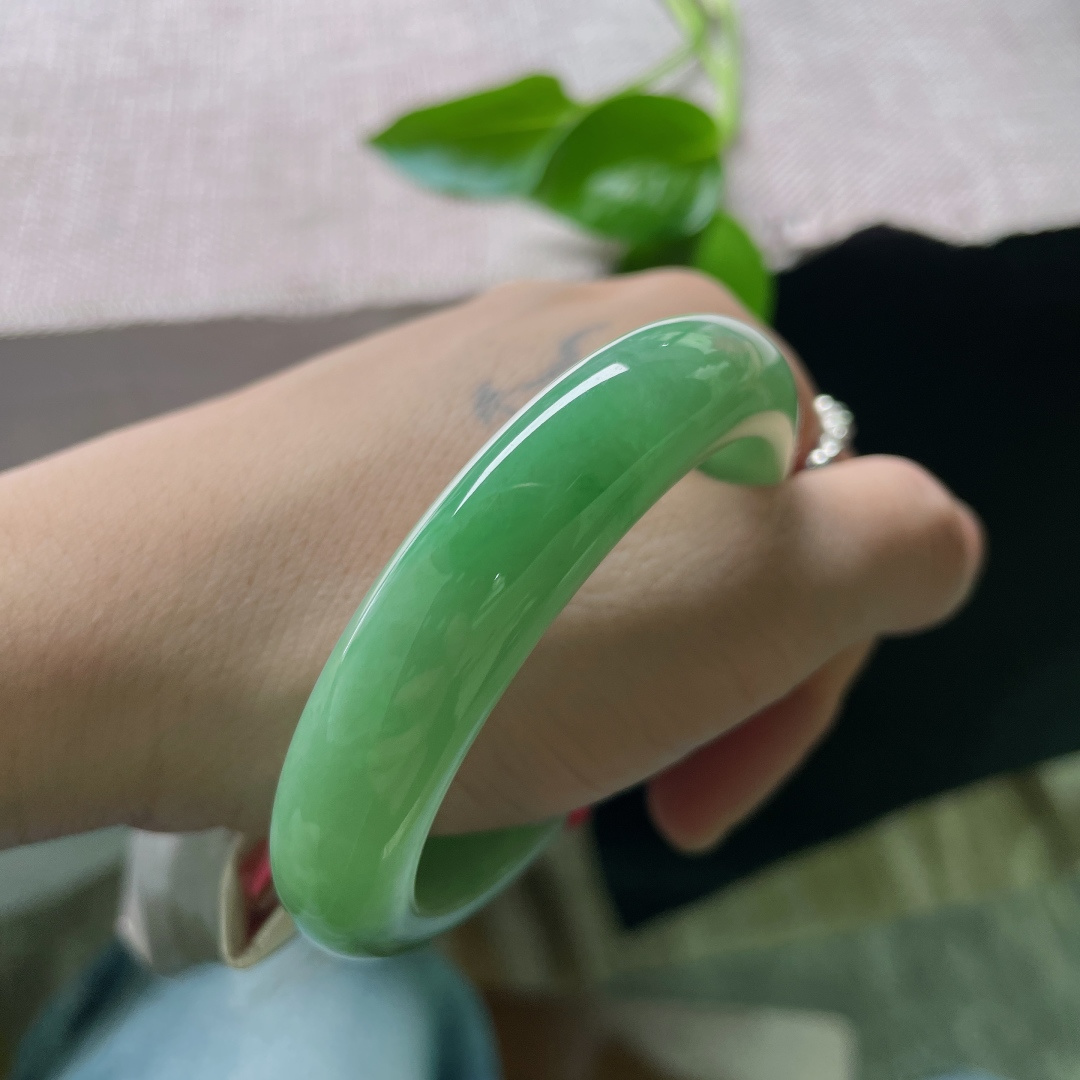 53/12.3/8.4，满绿正圈，青绿苍穹，灿若盛夏，水润，种老，一点棉线。ss53440a