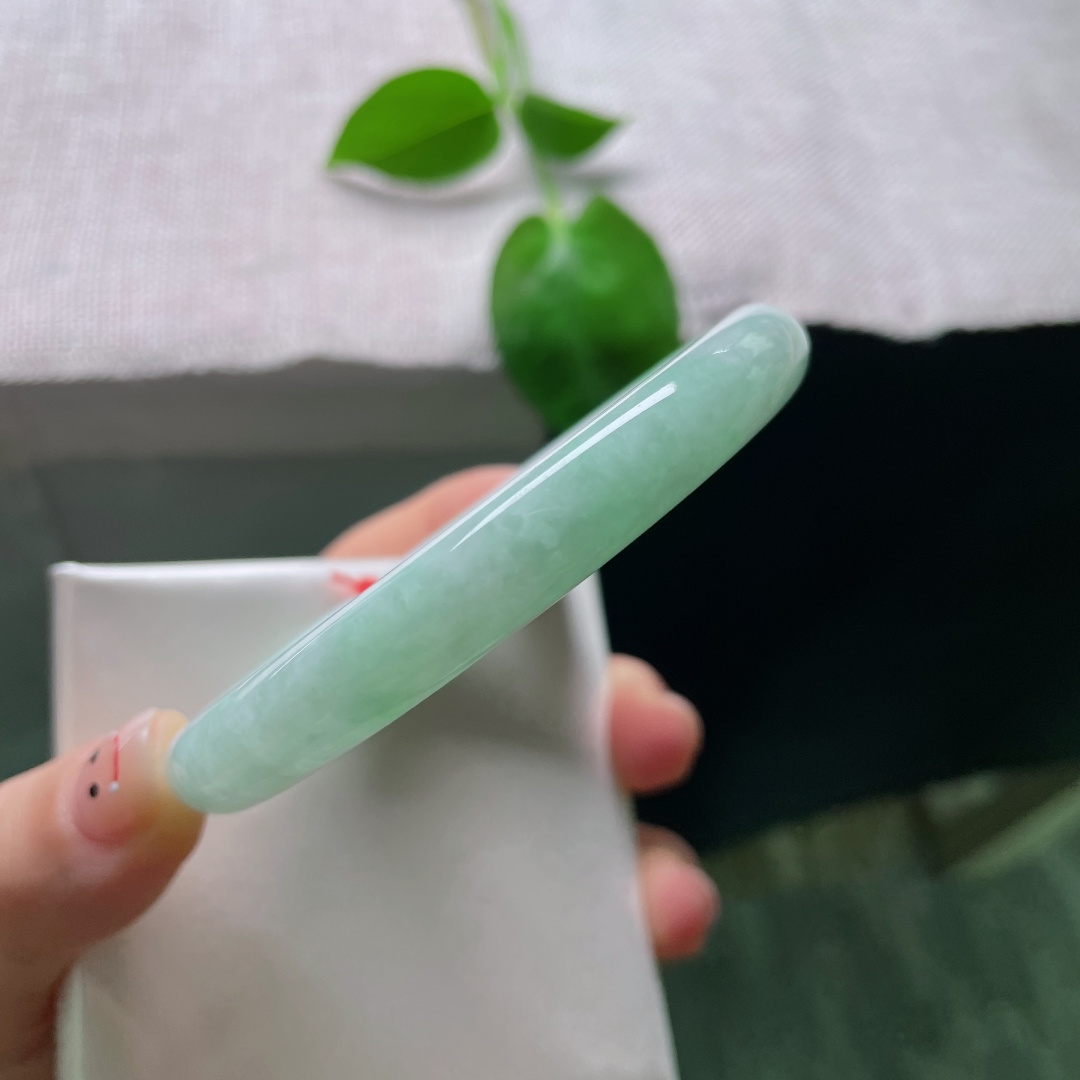 绿底美人条，水润细腻，秀丽，色系甜美，无裂，ss53593a