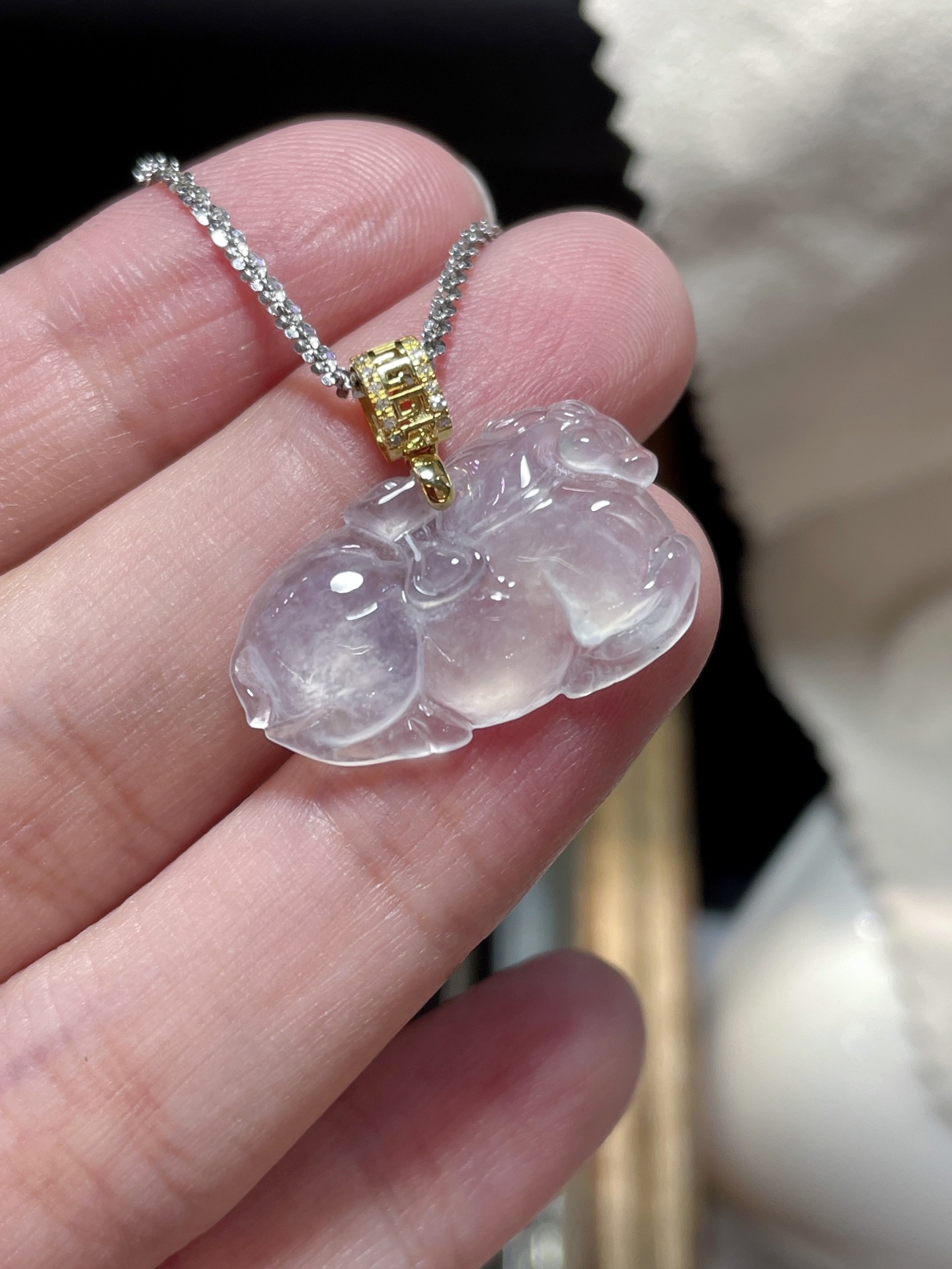 ️ 性比推荐 翡翠吊坠，种水 底色起荧光，刚性十足 18k金镶嵌设计，水润透亮，14.6-24.3