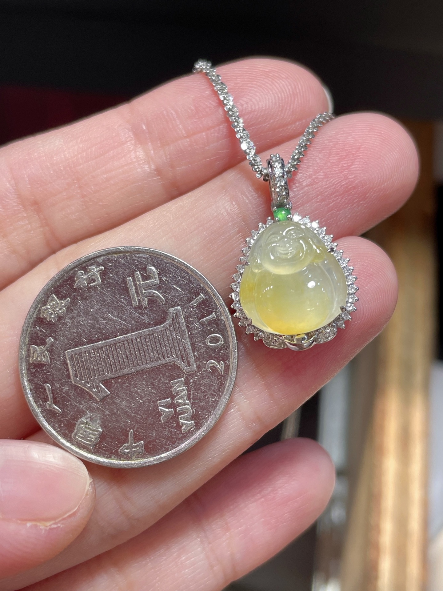 黄翡佛公吊坠扣，种水好好 裸石很饱满，专挑好品相，18k镶嵌，12.8-12-4.8