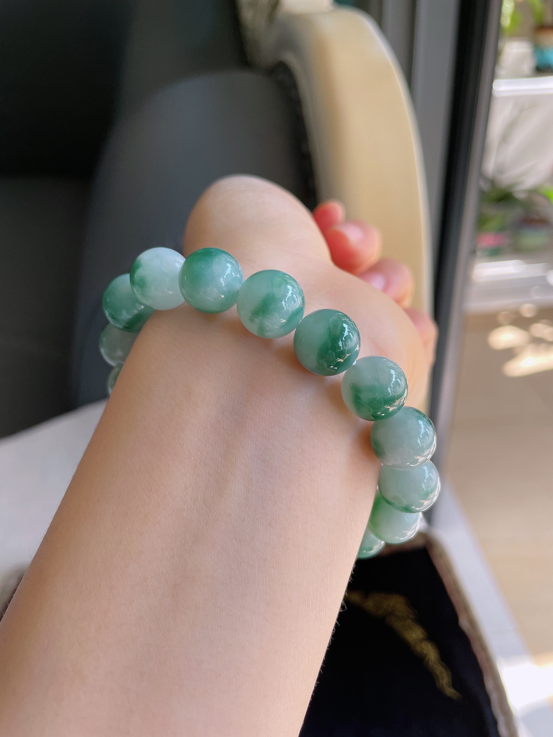 天然翡翠A货，冰飘花手串，尺寸：11.6mm。【编3869】