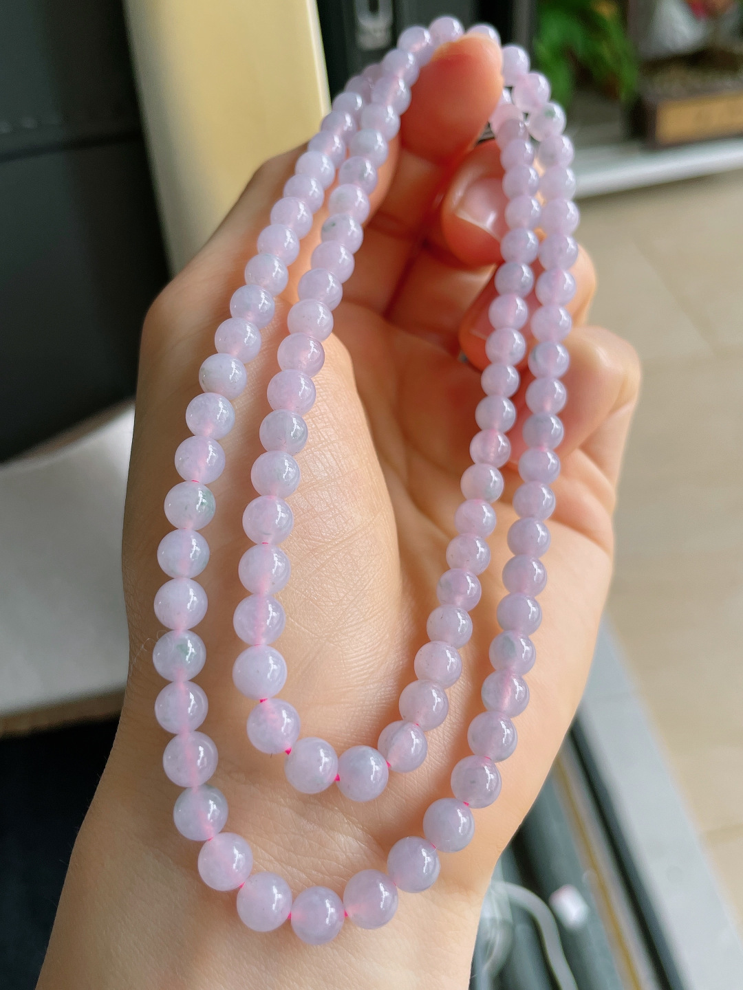 天然翡翠A货，冰飘花珠链，尺寸：5.8mm95颗。【编1777】