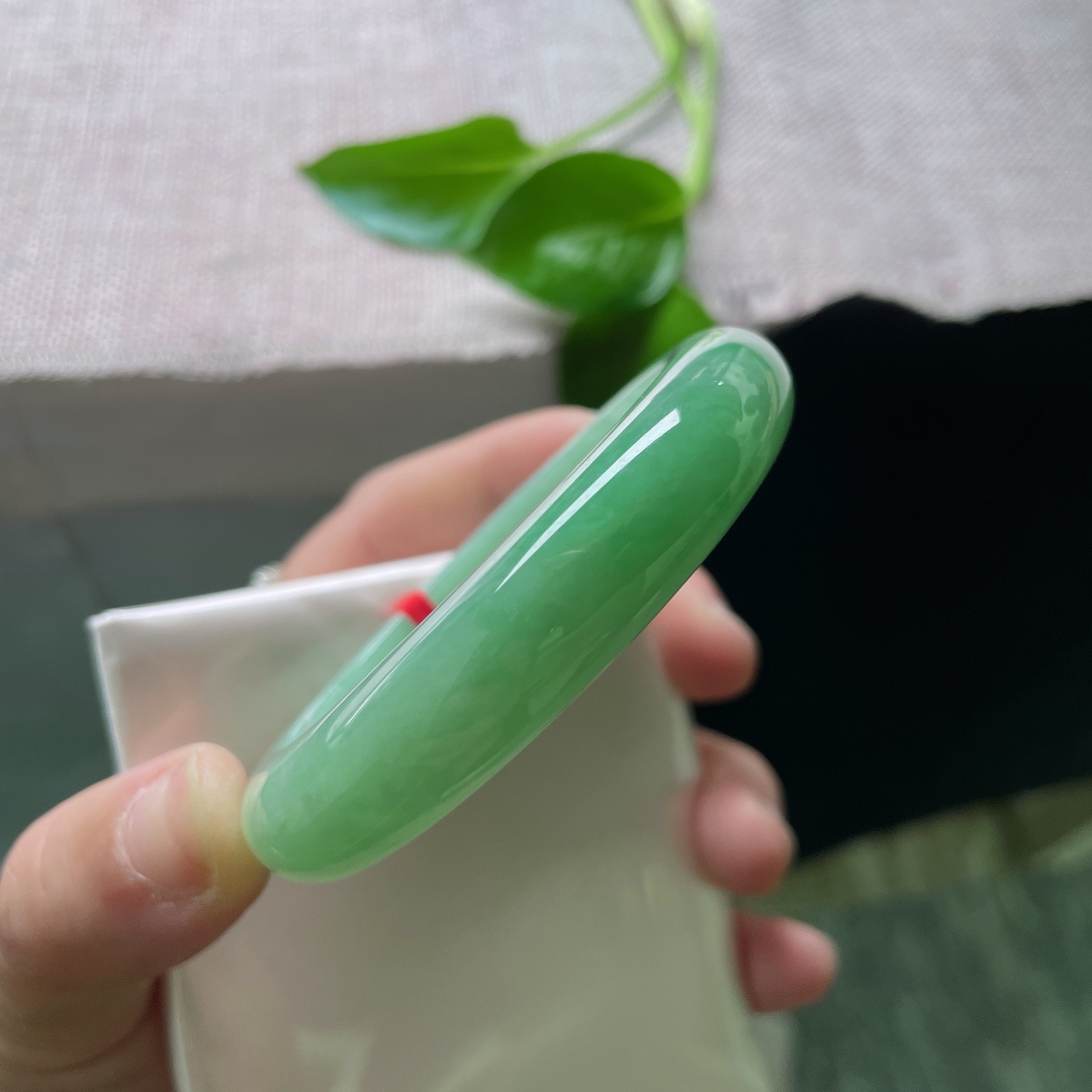 53/12.3/8.4，满绿正圈，青绿苍穹，灿若盛夏，水润，种老，一点棉线。ss53440a