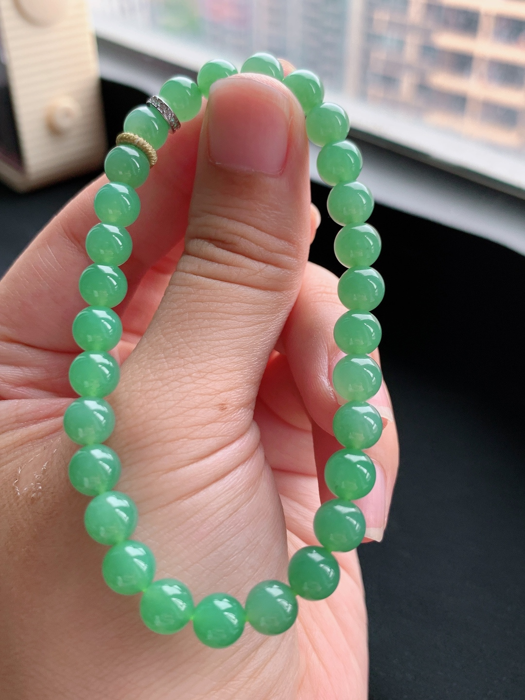 冰种绿色圆珠手串，满色匀润色泽清新，上手显白温婉雅致 自然光拍摄 420615