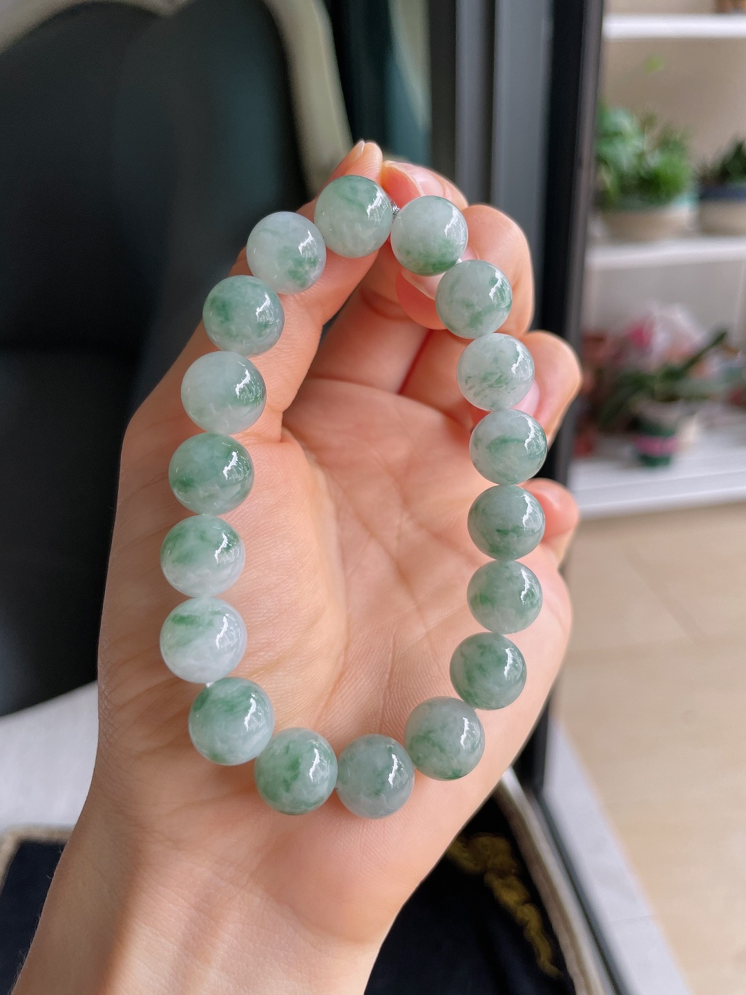 ️，天然翡翠A货，冰飘花手串，尺寸：11mm。【编3831】