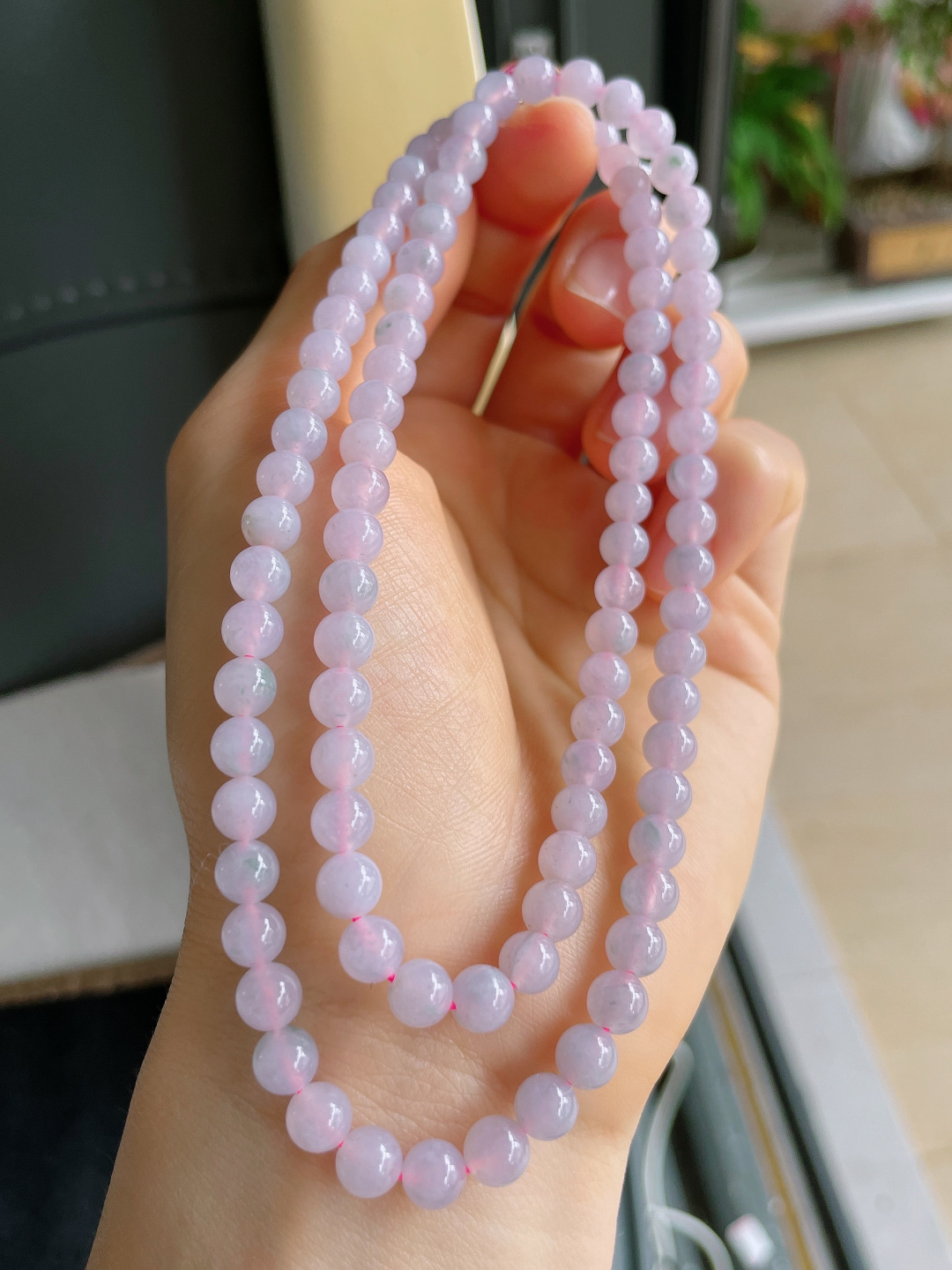天然翡翠A货，冰飘花珠链，尺寸：5.8mm95颗。【编1777】