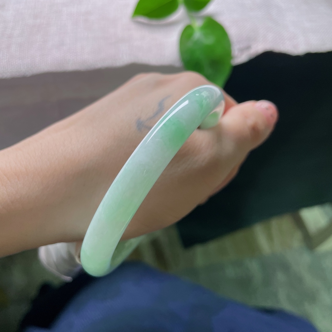 绿底美人条，水润细腻，秀丽，色系甜美，无裂，ss53593a