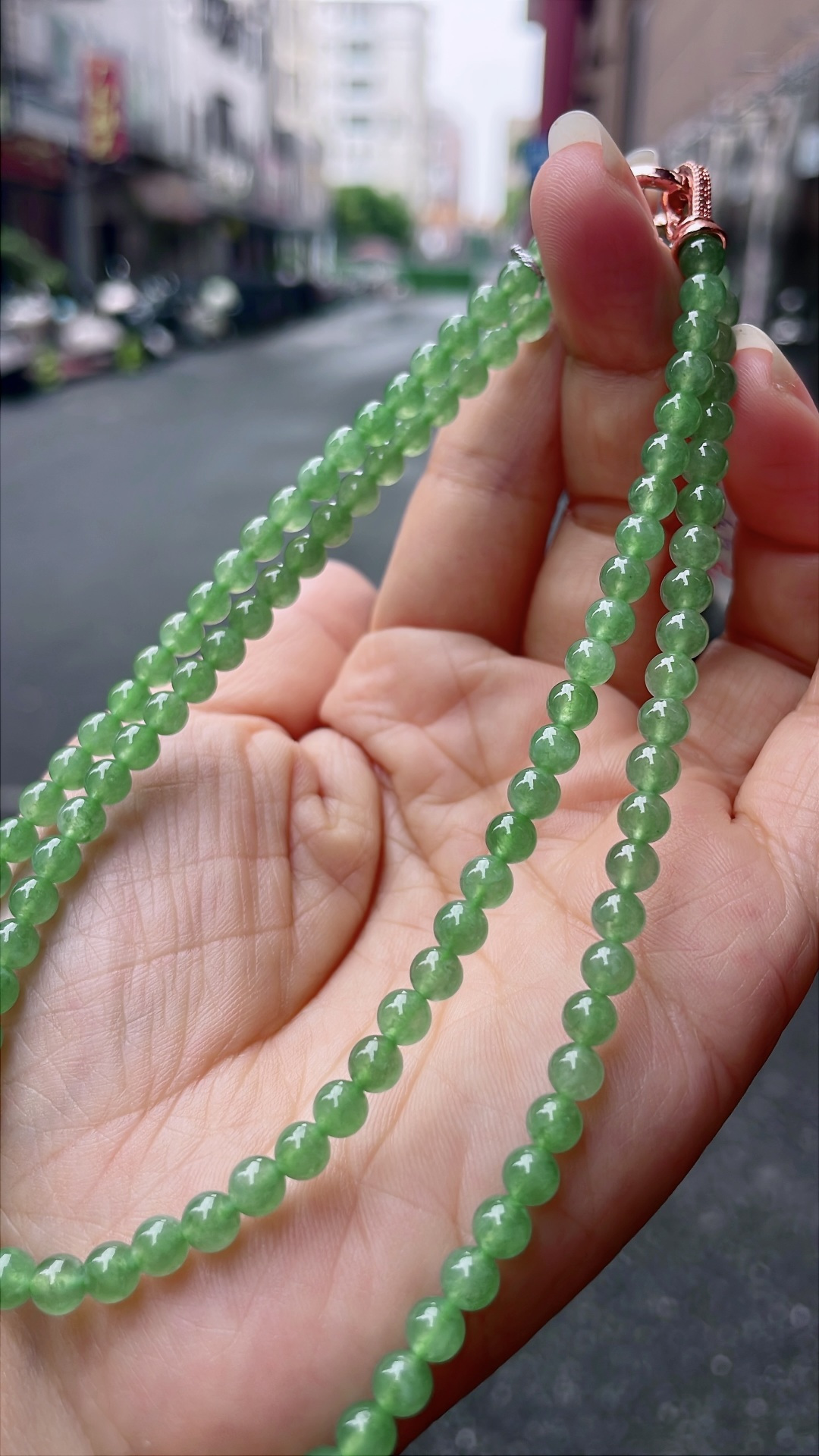 冰绿珠链 色泽甜美，珠圆玉润 尺寸：4.7，137颗