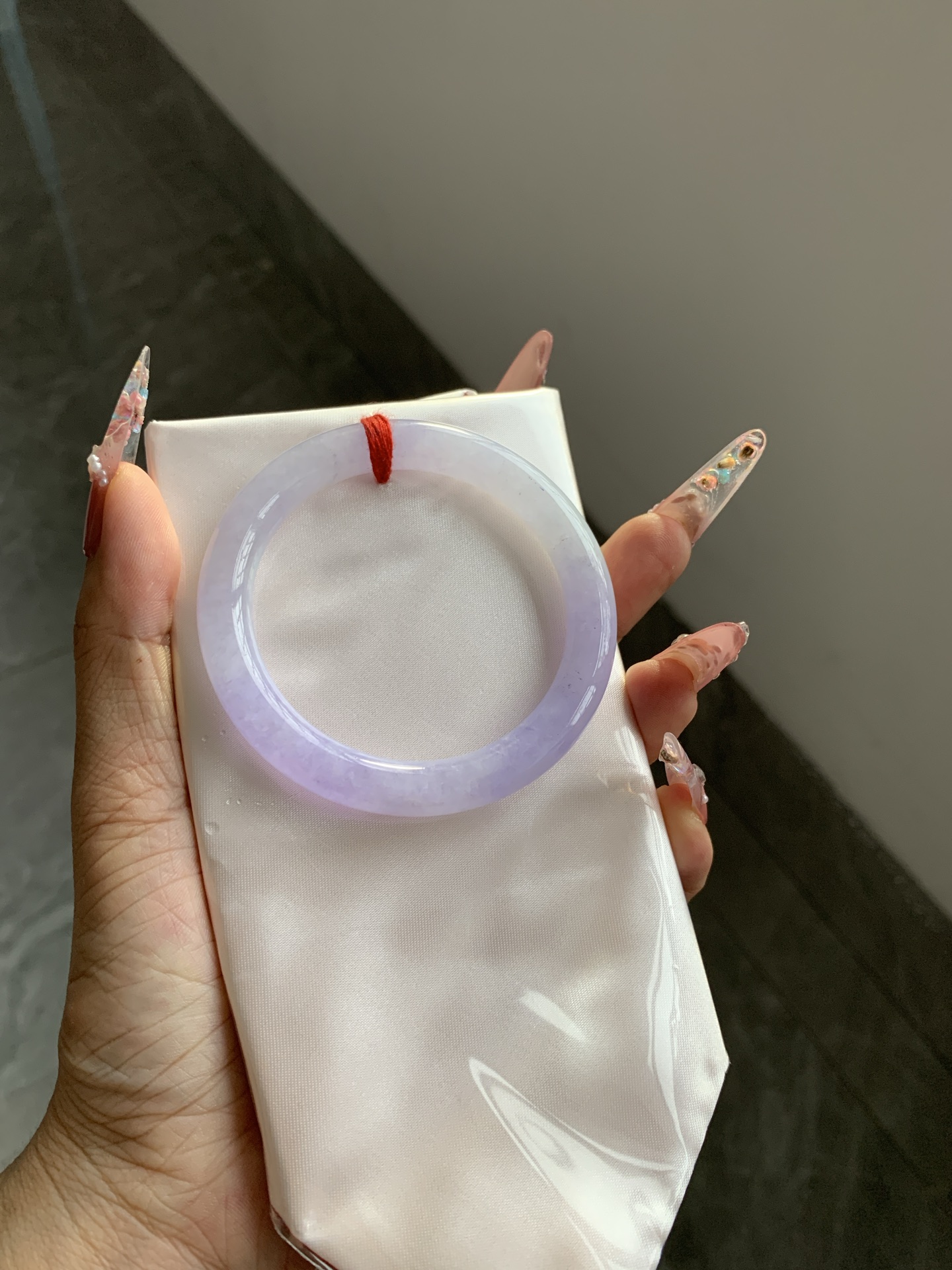 美人条 52.6-8.2-7.5 0617-N1016 打灯细纹，底妆水润，渐变半山半水，吸睛抢眼，浪漫迷人，仙气飘飘，优雅高贵显气质，感满满，满满底色均匀不失色，不同光线不一样视觉感受