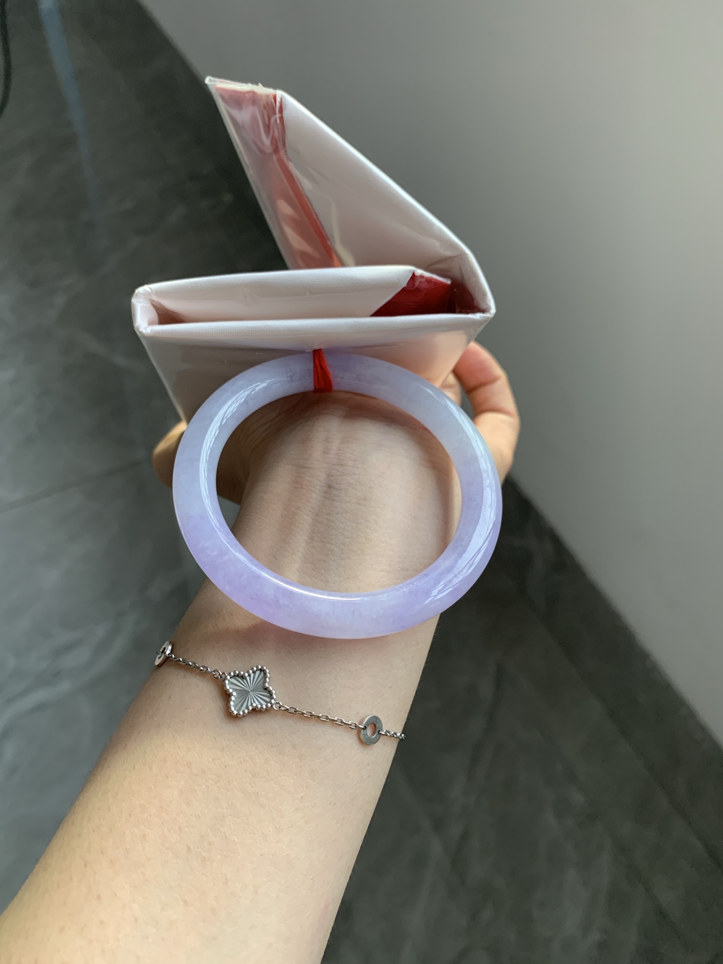 美人条 52.6-8.2-7.5 0617-N1016 打灯细纹，底妆水润，渐变半山半水，吸睛抢眼，浪漫迷人，仙气飘飘，优雅高贵显气质，感满满，满满底色均匀不失色，不同光线不一样视觉感受