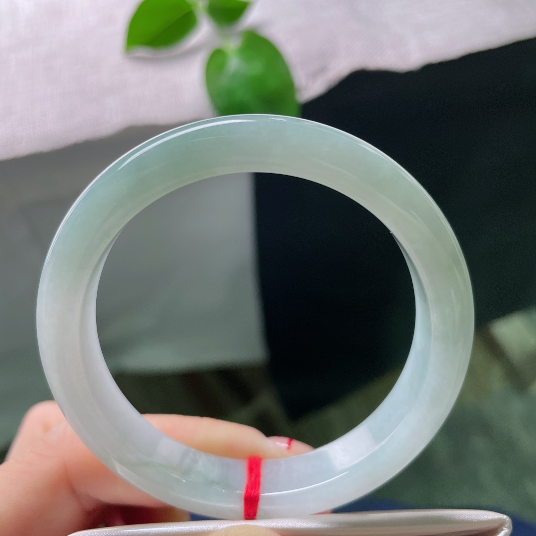 53.2/10.8/7.6，淡绿底正圈，水头好，种老，素雅不张扬，百搭，无裂，ss54712a