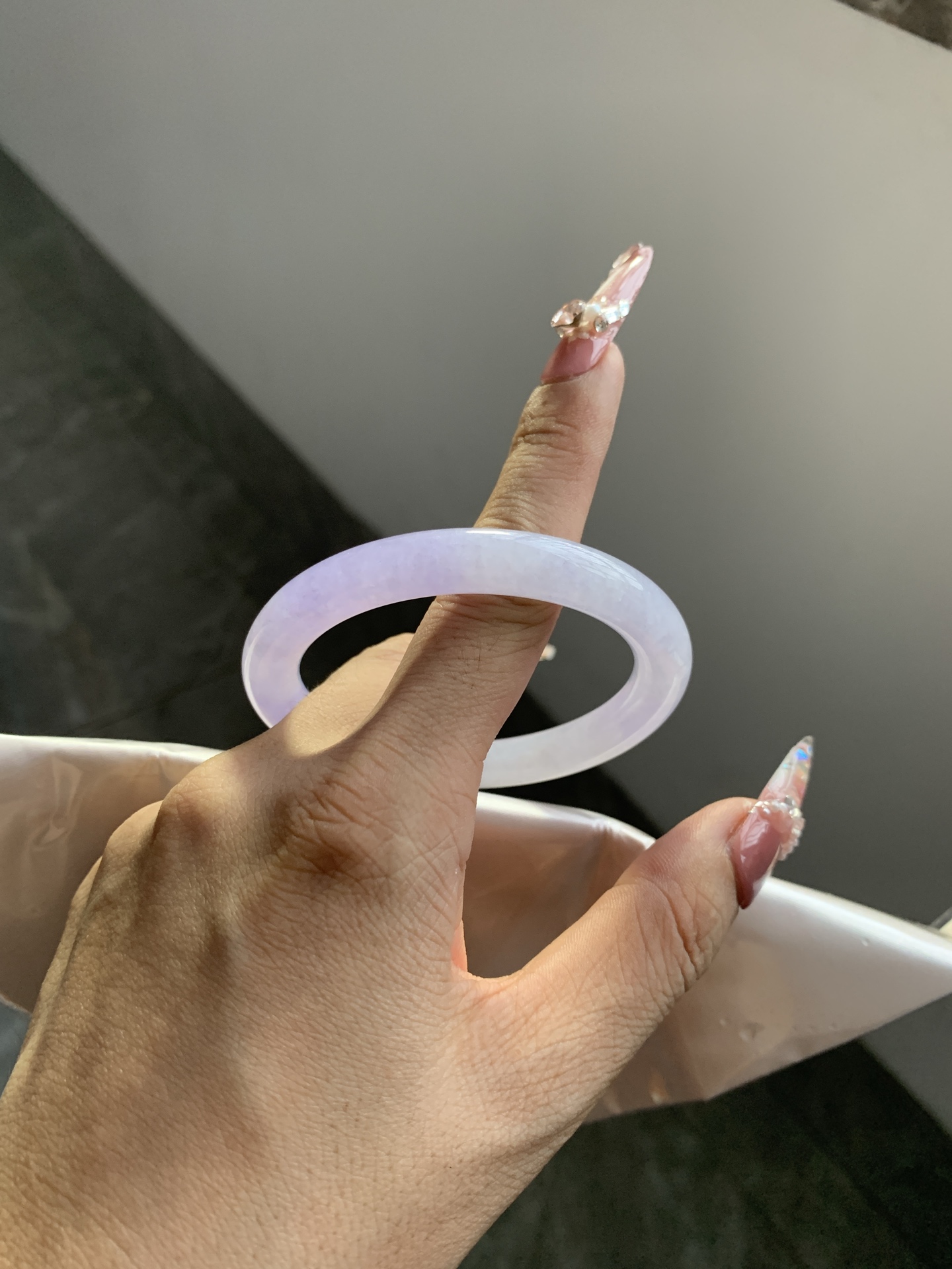 美人条 52.6-8.2-7.5 0617-N1016 打灯细纹，底妆水润，渐变半山半水，吸睛抢眼，浪漫迷人，仙气飘飘，优雅高贵显气质，感满满，满满底色均匀不失色，不同光线不一样视觉感受