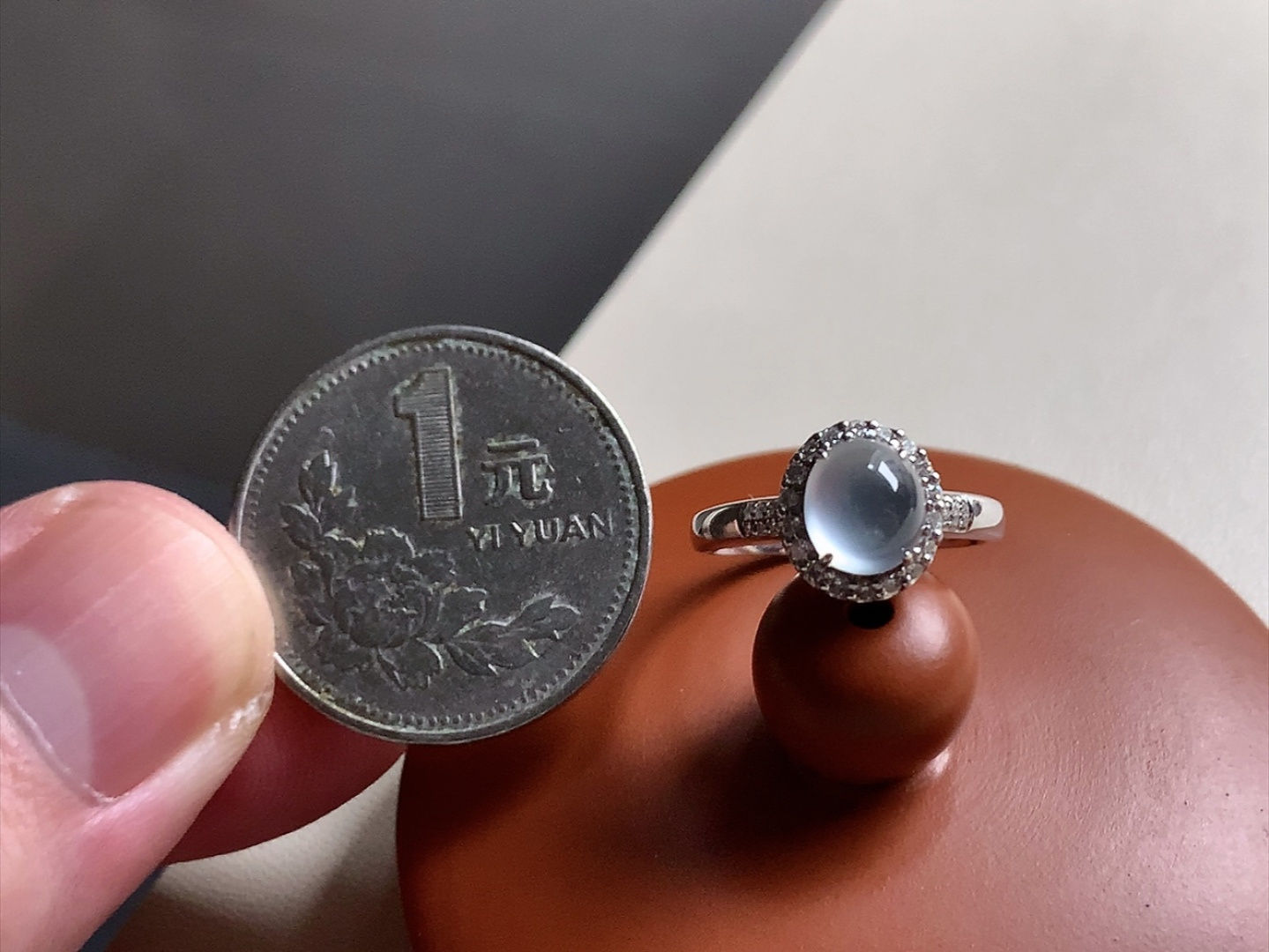 ️ 玻璃种蛋面戒指 18K，品质，款式大方，尺寸9.7*8.8*8.7、7*6.3、圈口12