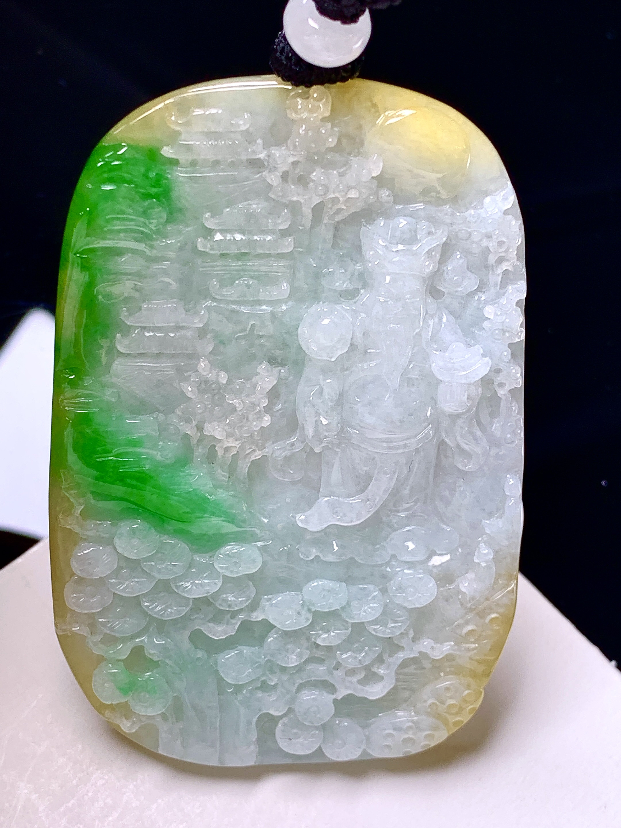 飘绿山水牌子吊坠 玉质细腻 色泽艳丽清新 整体尺寸61.5*40.3*6.8 w1