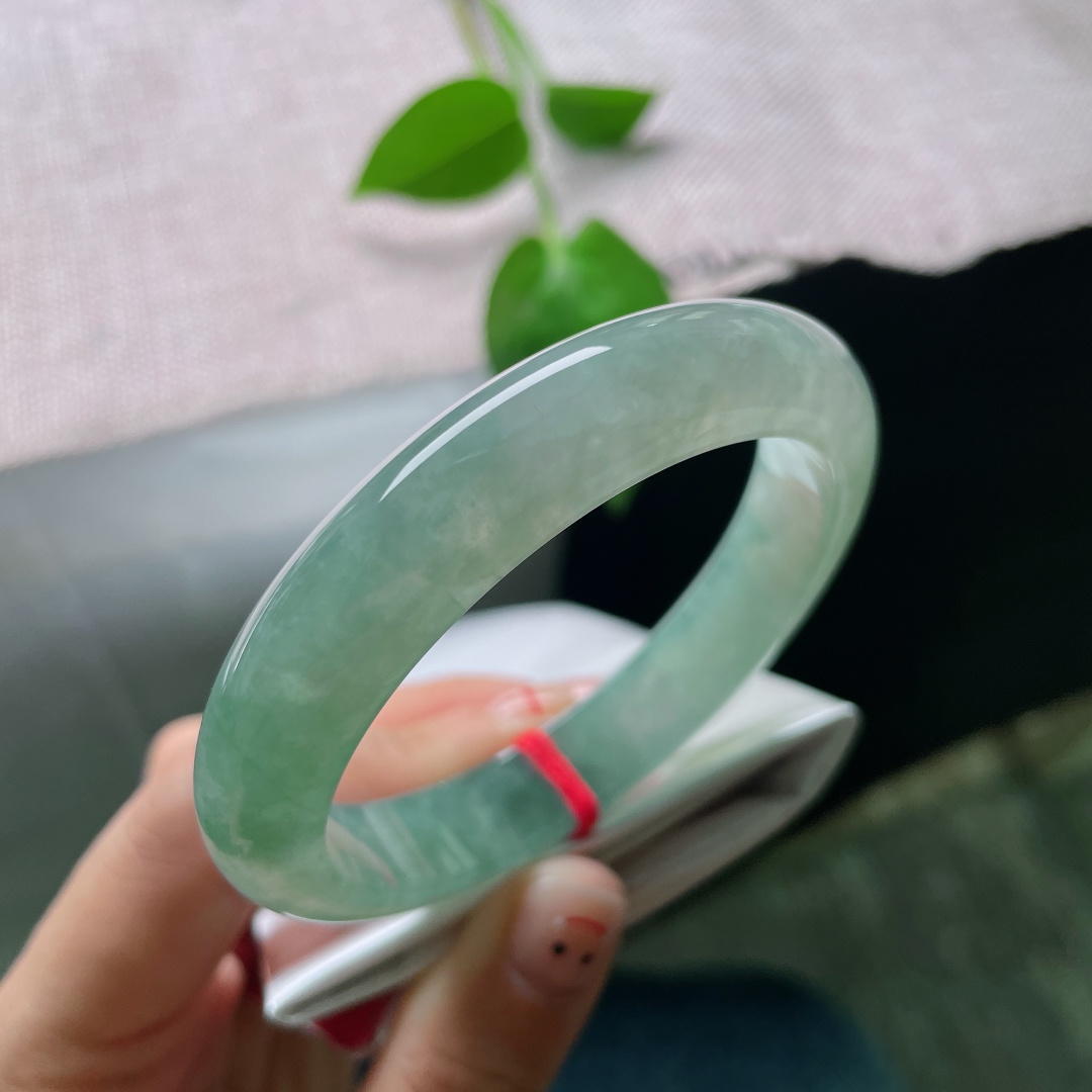 冰油正圈，湖水蓝，莹润通透，佩戴深邃迷人，神秘高贵，冰润细腻，无裂，ss53403a