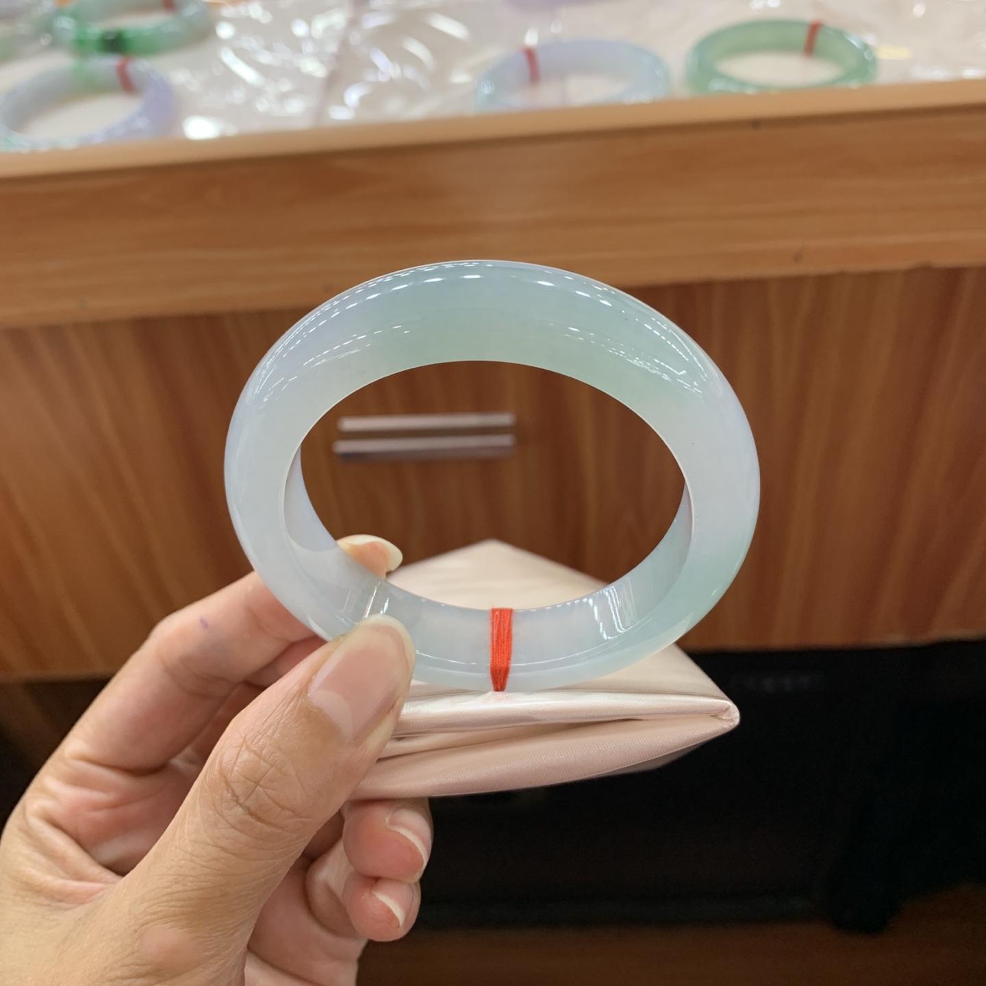 061801JJ 冰绿底正圈翡翠手镯 56-13-9.4