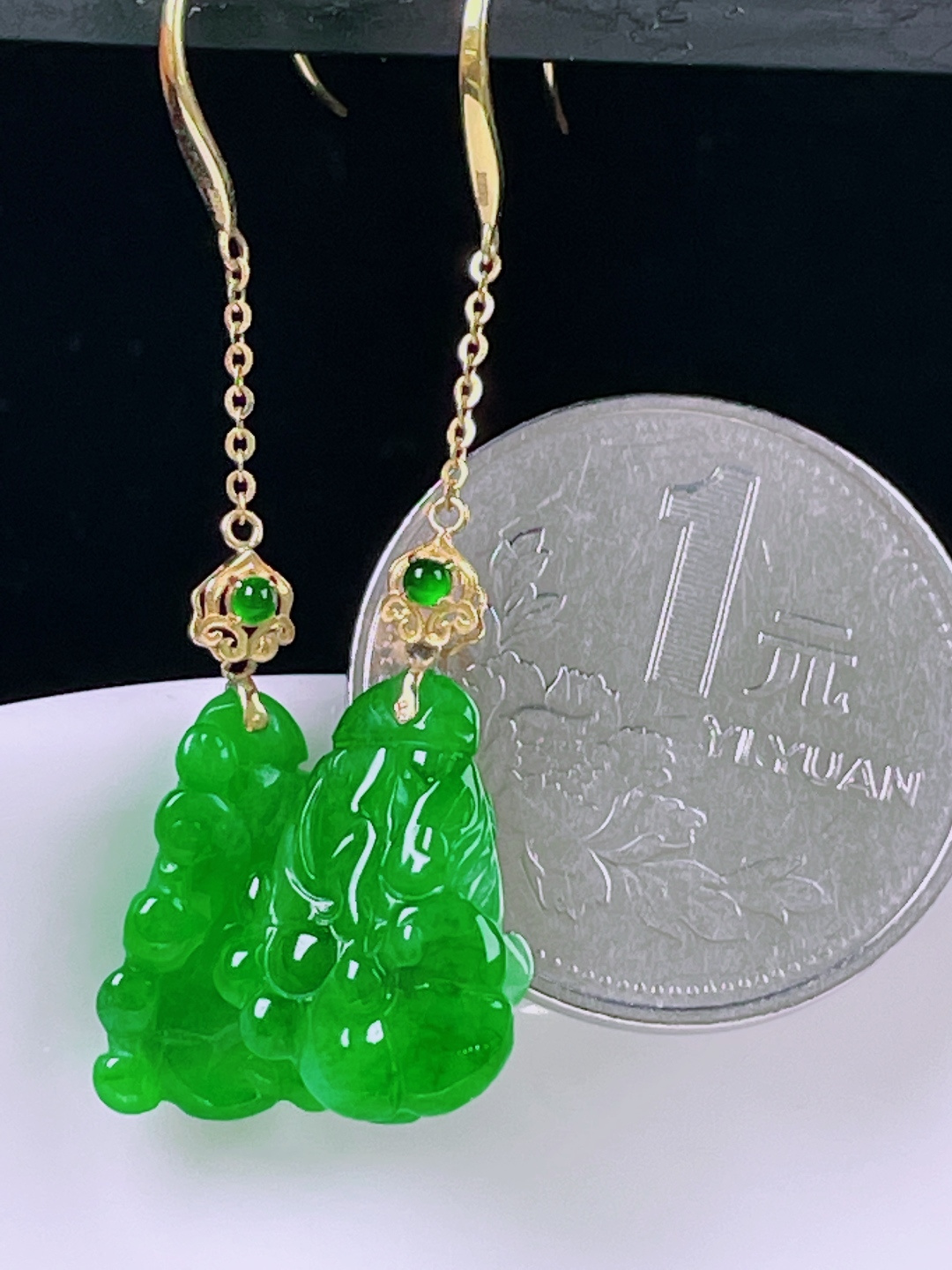 ️辣绿耳坠，老种起光，细底通透，尺寸：裸石16.5/10.8/4.3mm0618
