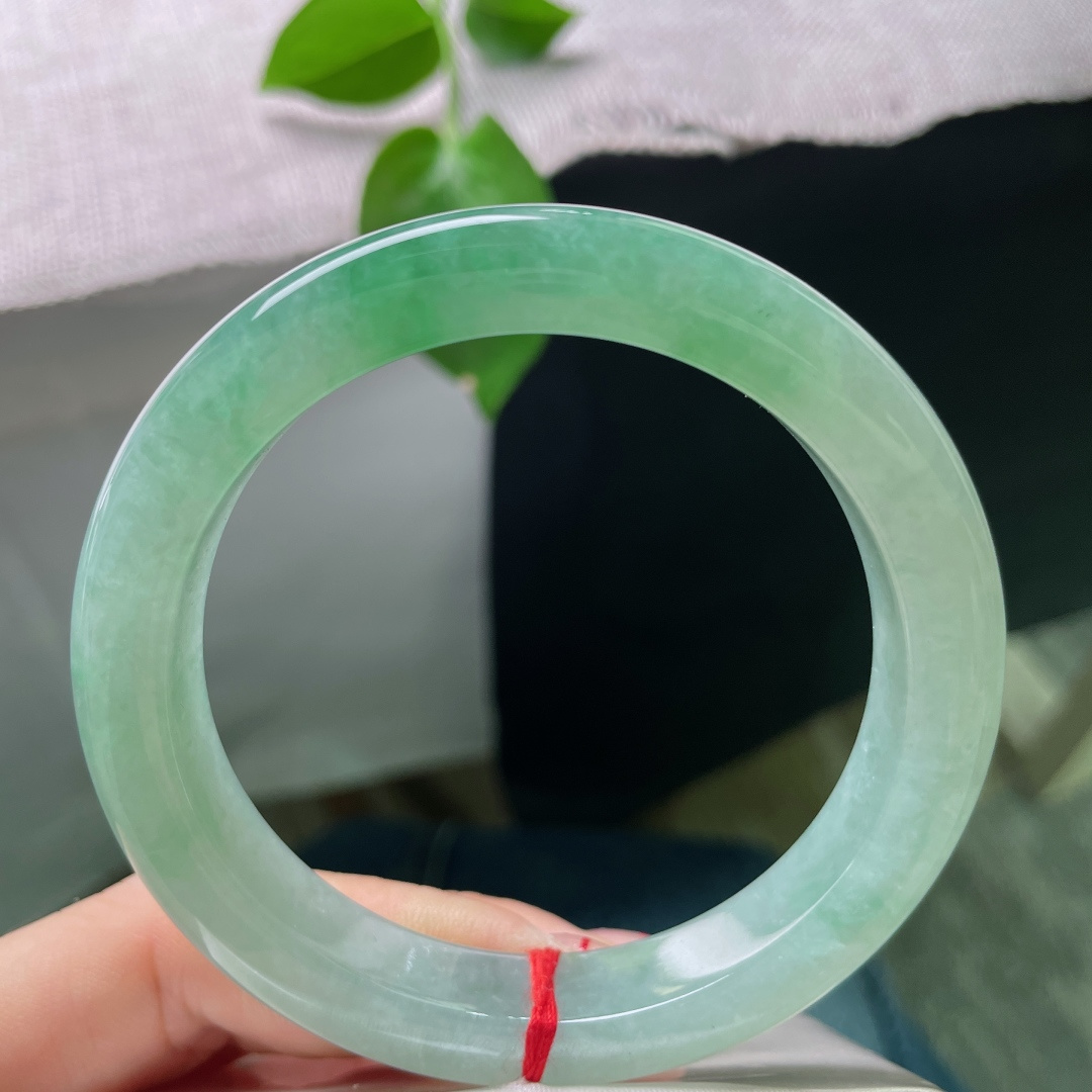 57.9/10.9/9，绿底正圈，种老，疏影横斜水清浅，暗香浮动月黄昏。无裂，ss53425a