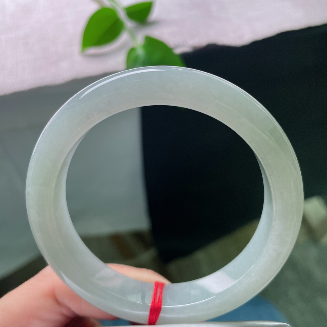 57/12.1/8.8绿底正圈，柔情似水，佳期如梦。肉质细腻干净，清爽自然，无裂，ss52451a