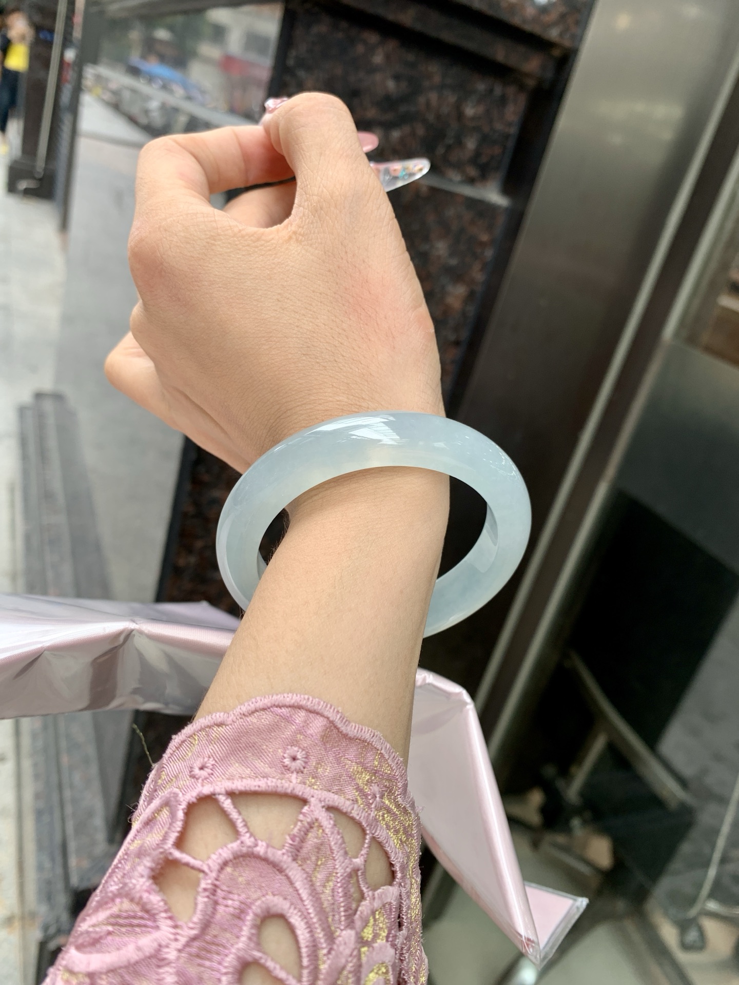 冰晴正圈 55.7-8.7-11.9 0618-N1011-2 无裂，底妆胶润，满圈淡雅晴绿，像初春嫩芽落入清泉，均匀柔和，抬眼就是一片宁静感。