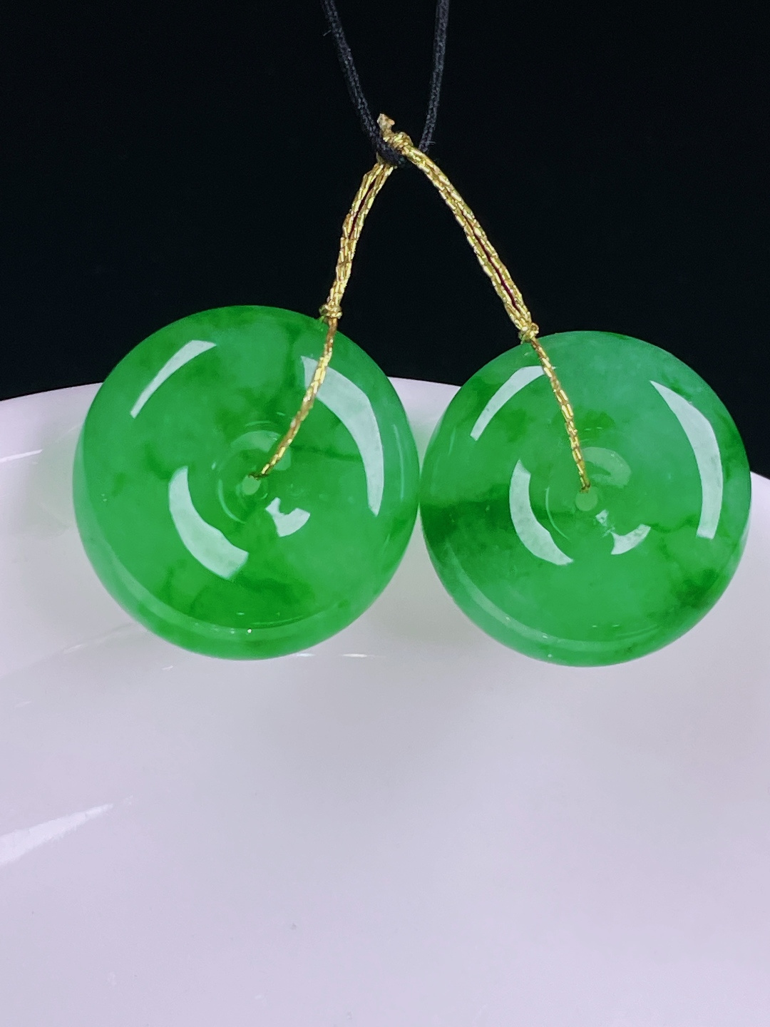 ️冰绿耳坠，老种起光，细底通透，尺寸：16.6/5.7mm0618