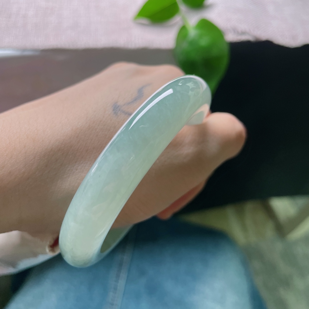 56.6/12.2/8.5，晴绿底正圈，干净清爽，种老，荷风送香气，竹露滴清响。晶体纹，ss50389a