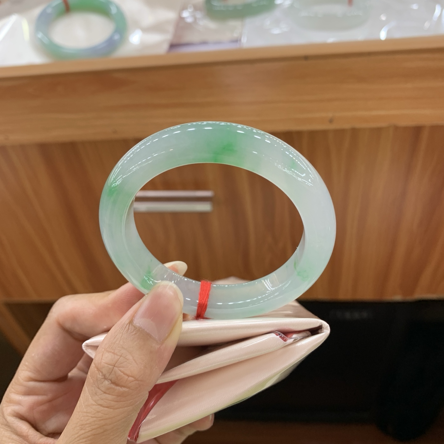 冰飘绿正圈翡翠手镯 51.6-11.4-8.9