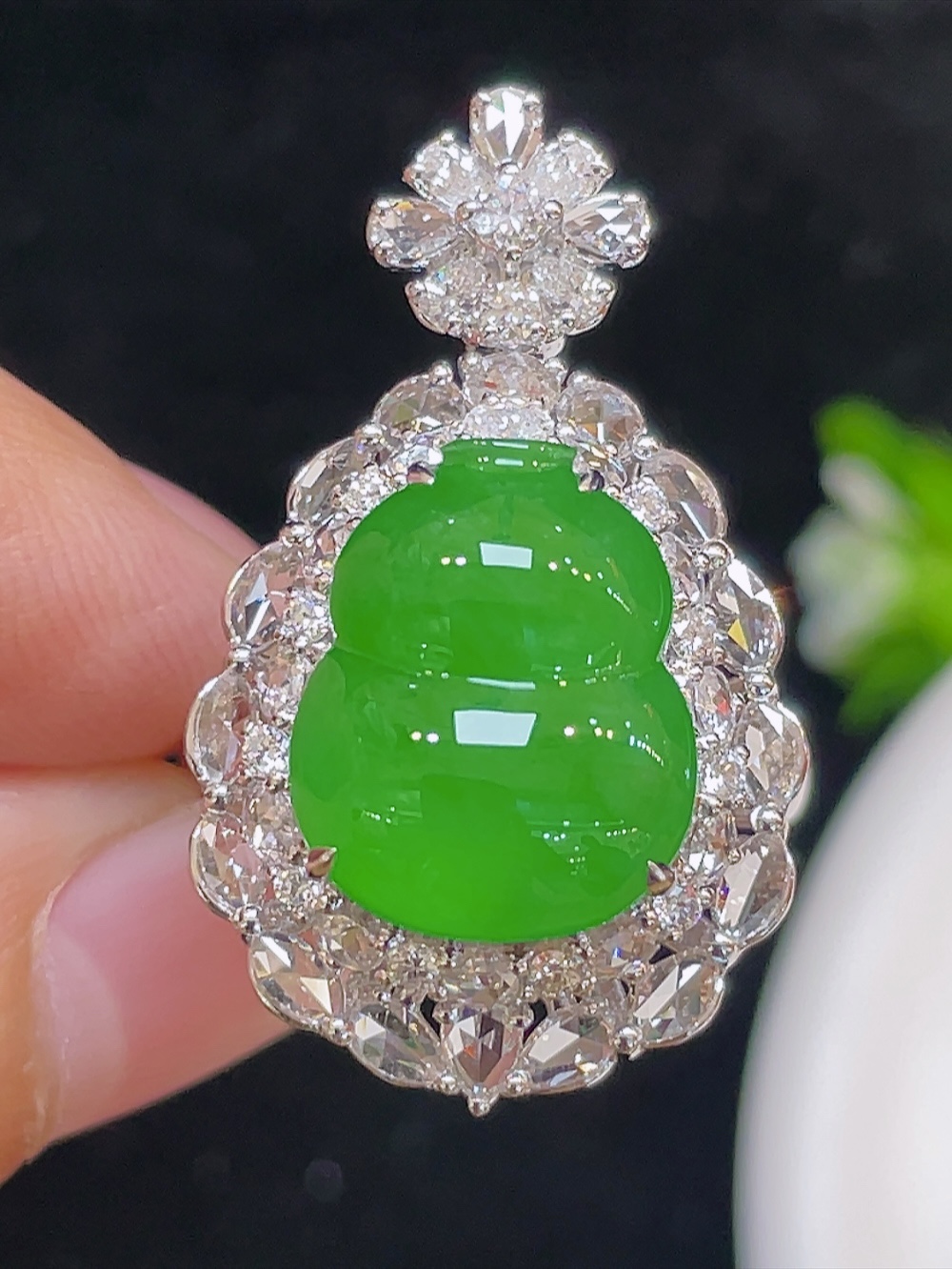 ️【高冰正阳绿，葫芦两用款】大件饱满，通透水润，玉质细腻，翠色鲜艳，18k金奢华钻石镶嵌️，13