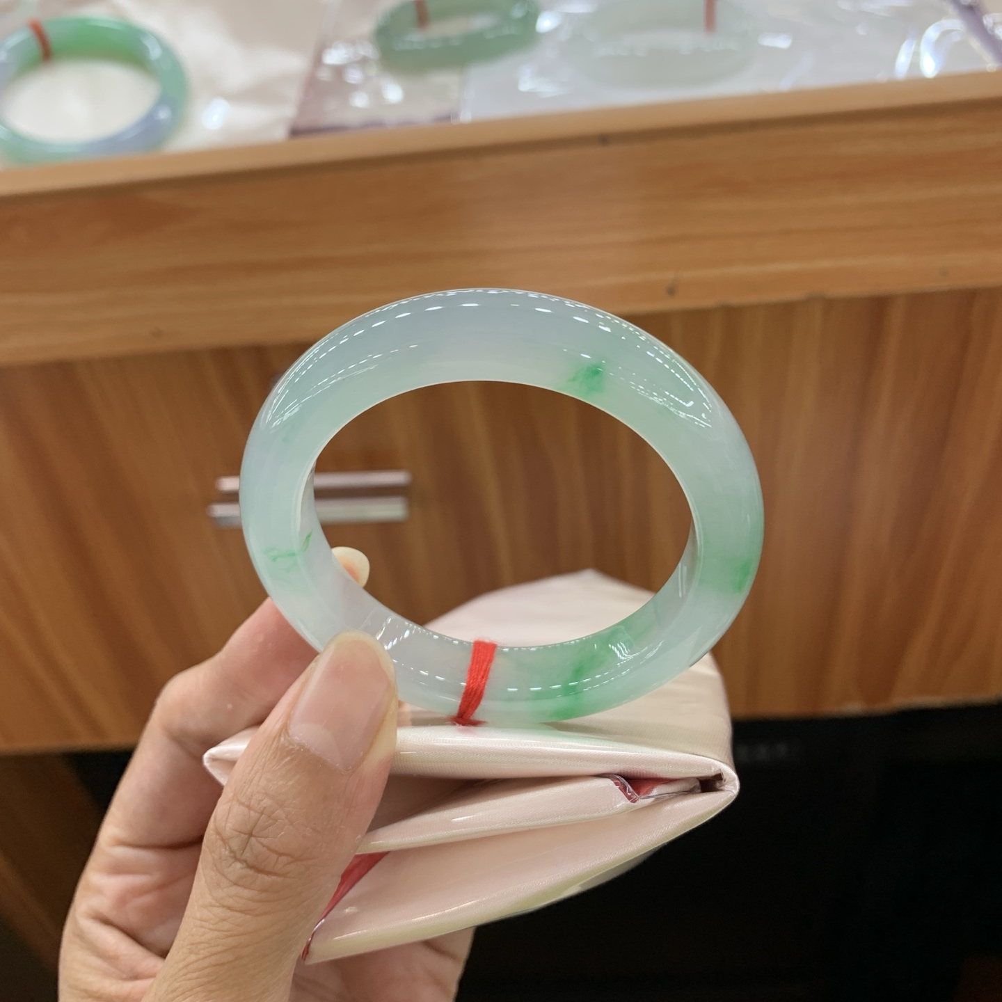 冰飘绿正圈翡翠手镯 51.6-11.4-8.9