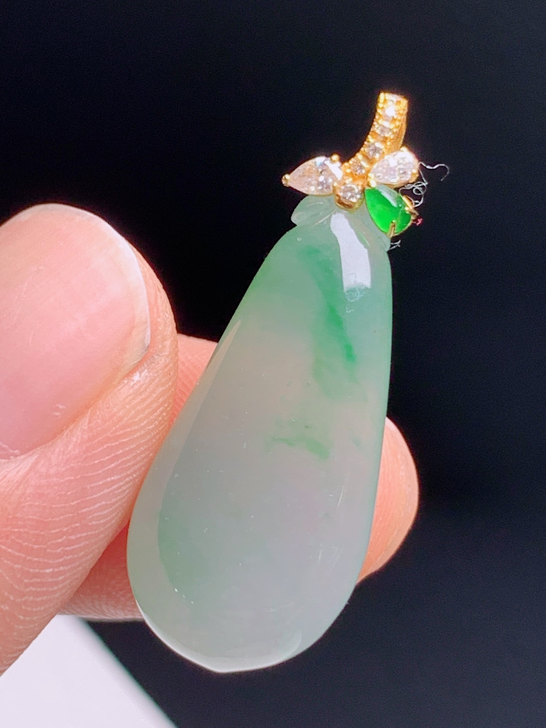 冰种飘绿福瓜吊坠，胶润通透翠色晕染，18K金钻扣温婉百搭 530615