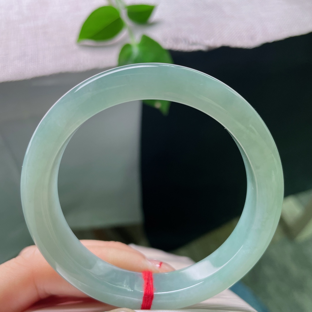绿底正圈，柔润细腻，种老，清婉动人，素雅不张扬，无裂，ss51509a
