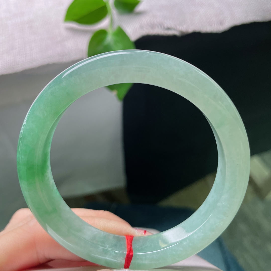 57.9/10.9/9，绿底正圈，种老，疏影横斜水清浅，暗香浮动月黄昏。无裂，ss53425a