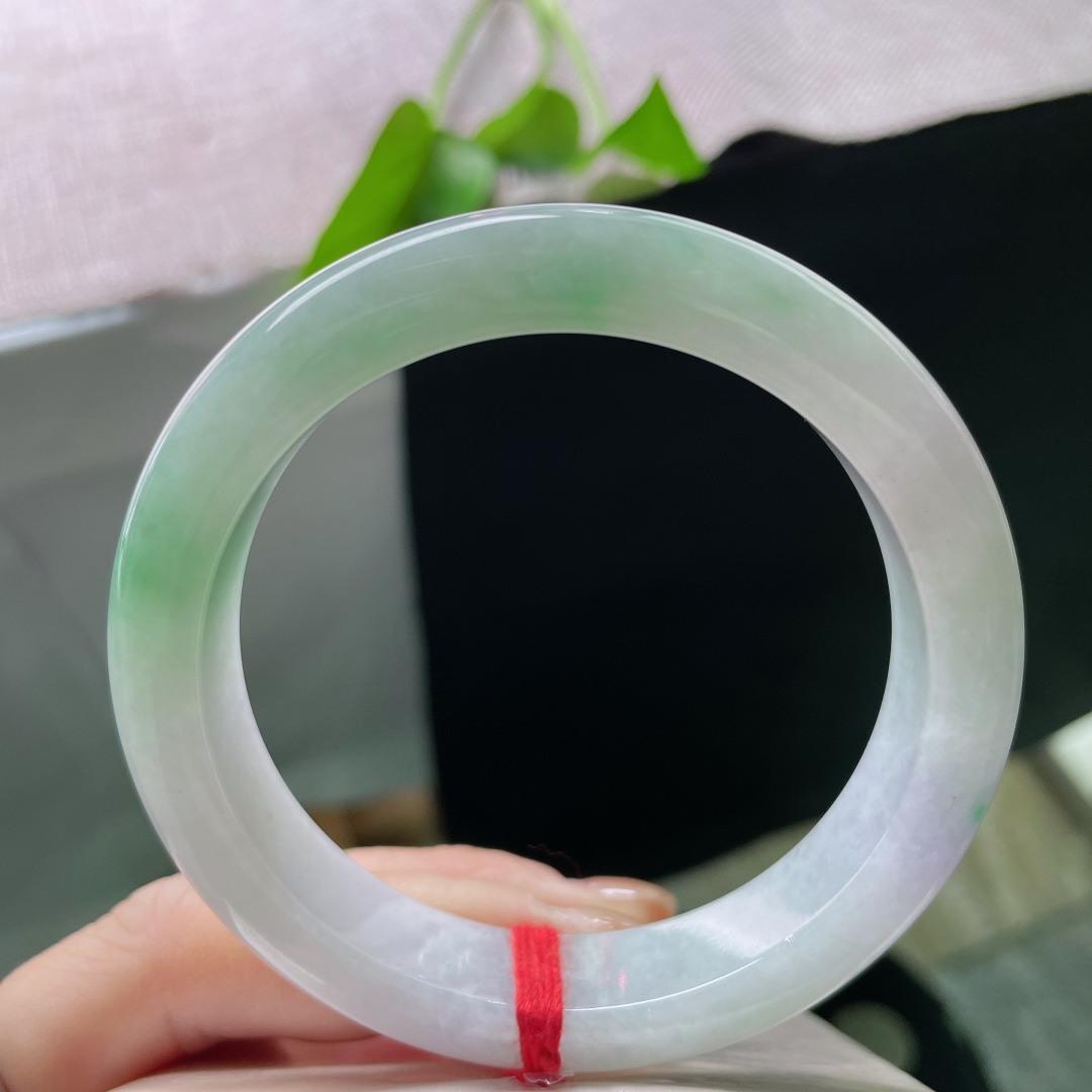 淡春彩正圈，水润细腻，紫绿相融，春色入腕，柔美动人，有棉线，ss54601a