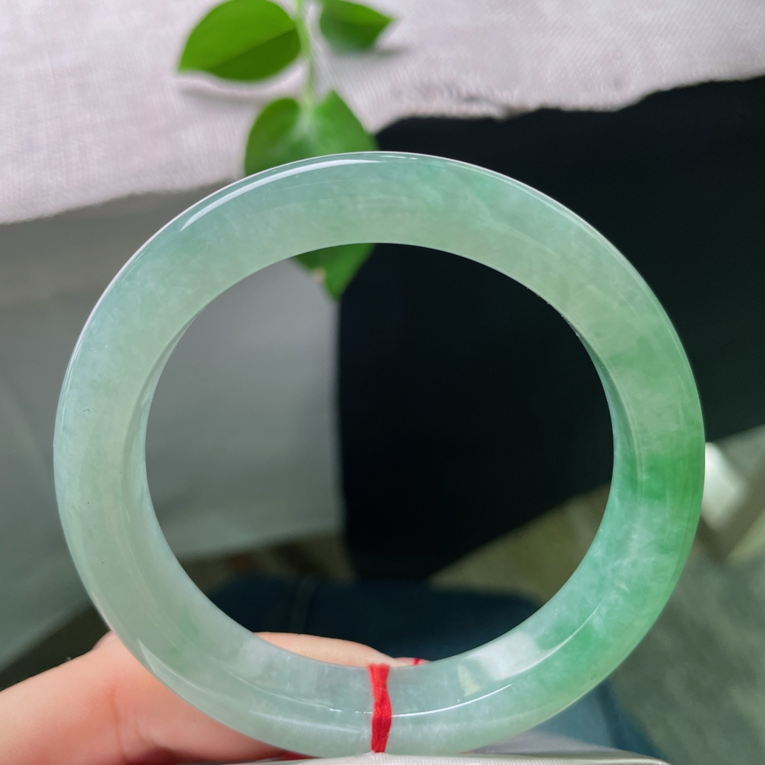 57.9/10.9/9，绿底正圈，种老，疏影横斜水清浅，暗香浮动月黄昏。无裂，ss53425a