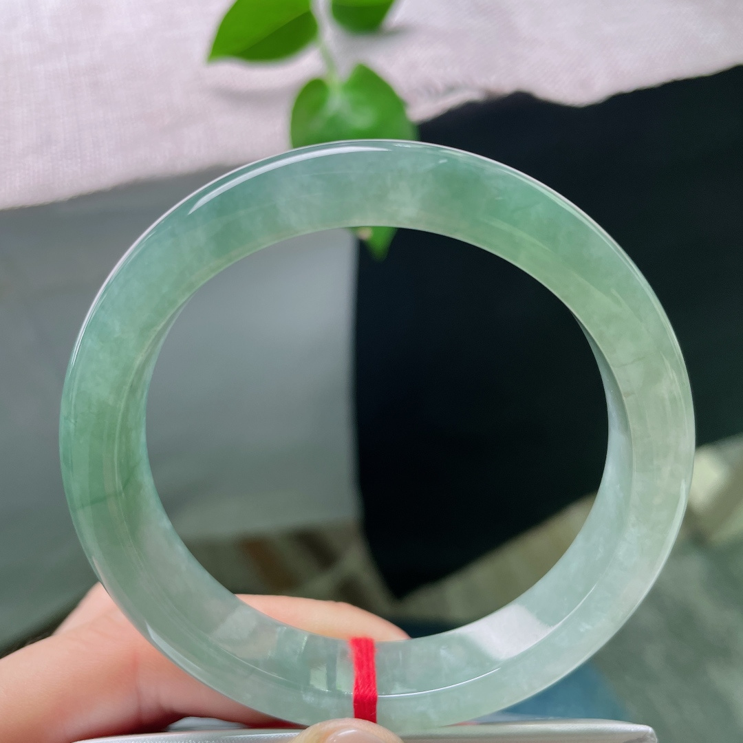 冰油正圈，湖水蓝，莹润通透，佩戴深邃迷人，神秘高贵，冰润细腻，无裂，ss53403a