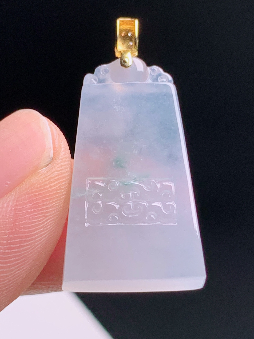 高冰飘花无事牌吊坠，浅春底飘翠雅致，金镶钻扣简约古韵