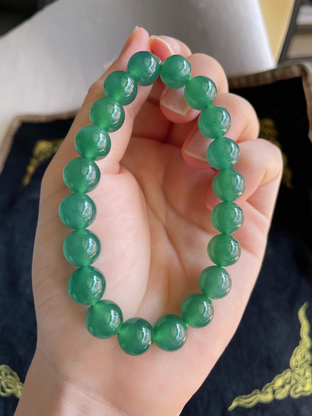 天然翡翠A货，冰蓝水手串，尺寸：9.8mm。【编3344】