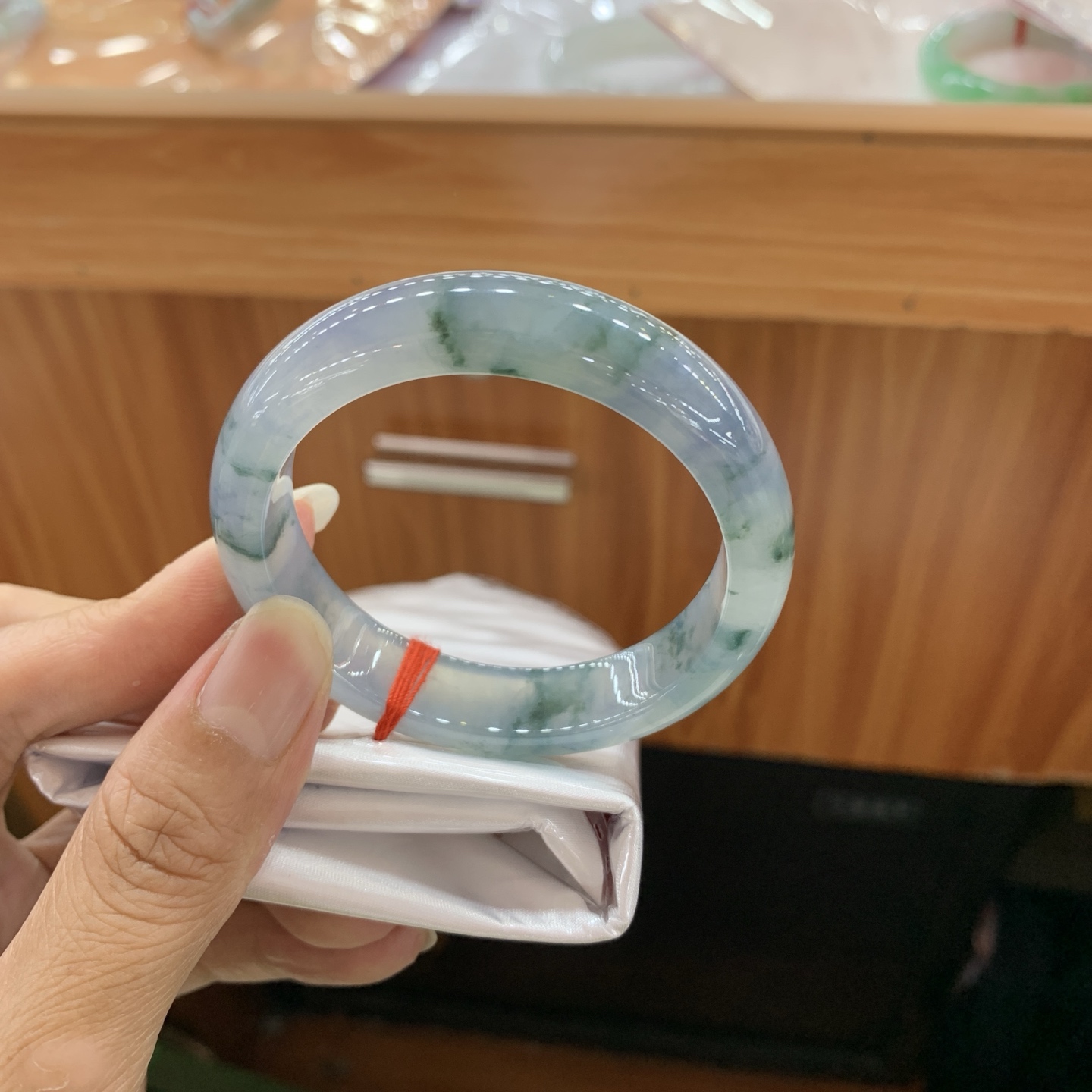 061748GX 飘花正圈翡翠手镯 51-12.5-8.5
