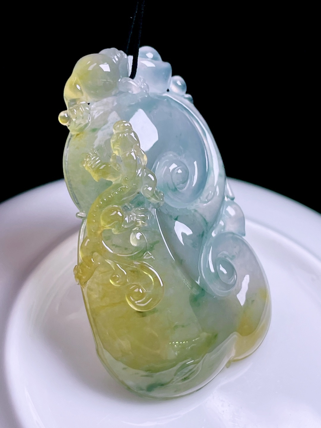 冰黄飘花如意 色泽艳丽，种老起胶 尺寸：50.2/30/7.7