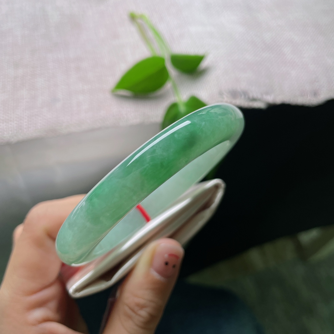 57.9/10.9/9，绿底正圈，种老，疏影横斜水清浅，暗香浮动月黄昏。无裂，ss53425a