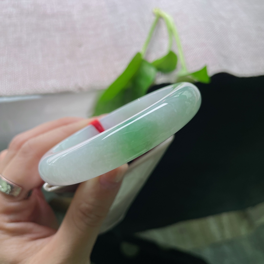 淡春彩正圈，水润细腻，紫绿相融，春色入腕，柔美动人，有棉线，ss54601a